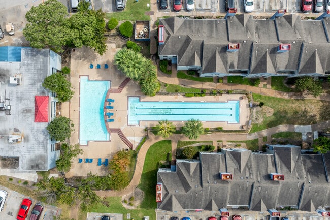 Alternar - 7979 Westheimer Apartments