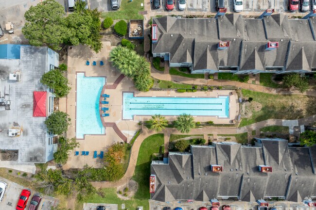 Building Photo - 7979 Westheimer Apartments