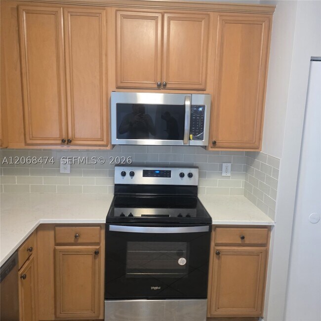 Foto del edificio - 4730 Lago Vista Dr