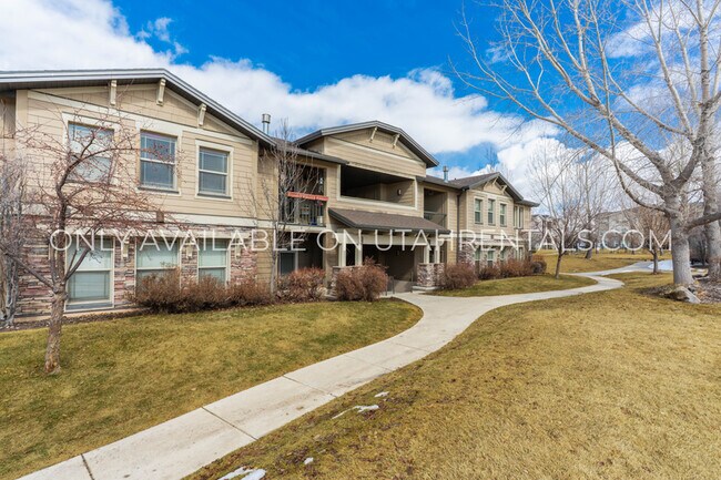 Building Photo - 1027 500 E