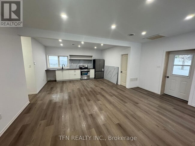 Building Photo - 385 Gables Rd