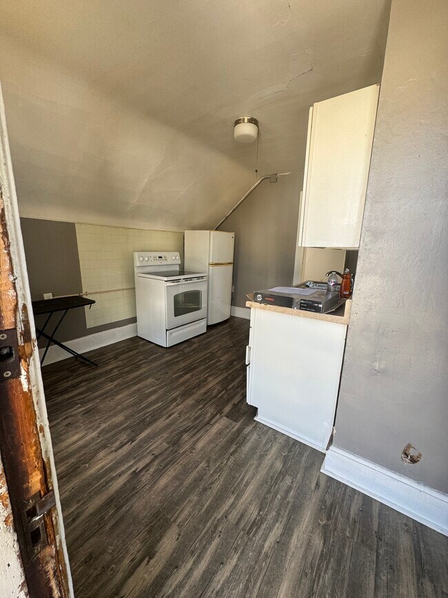 Cocina - 2236 Central Ave