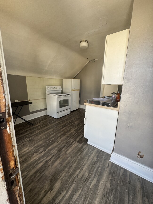 Kitchen - 2236 Central Ave