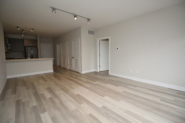 Foto del edificio - 1554 N Talman Ave