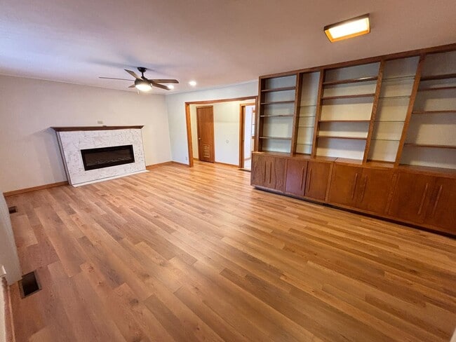 Foto del edificio - 1054 N Eva Ave