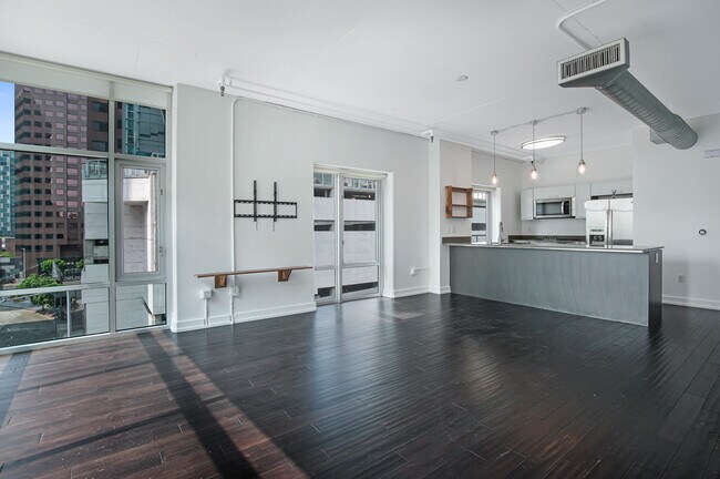 Foto del edificio - 645 W 9th St