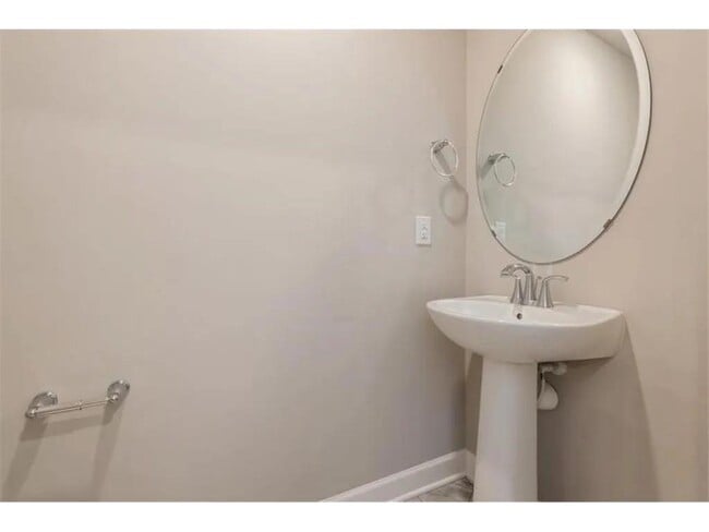 Building Photo - 10888 Fountain Pl N