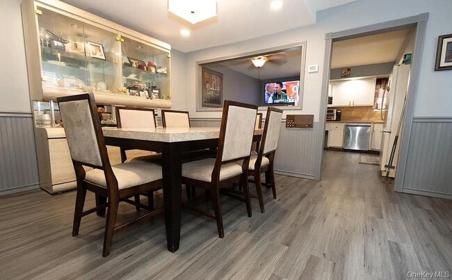 Foto del edificio - 32 Ebey Ln