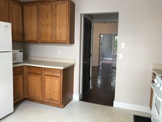 Kitchen - 328 N Linn St
