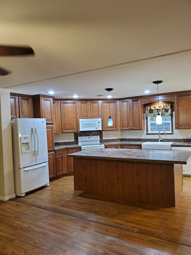 2974 Maple Street, Hollister, MO 65672 2974 Maple Street