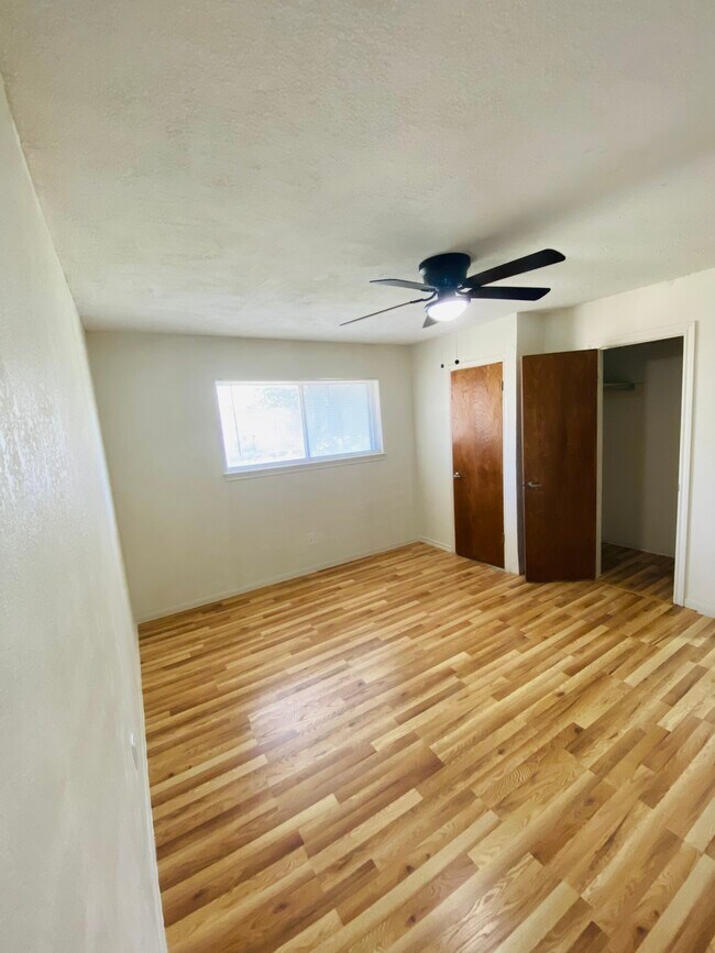 Building Photo - 815 S Roy Reynolds Dr