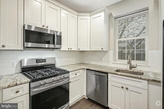 Building Photo - 237 S 45th St
