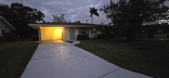 Foto del edificio - 401 Skylark Ln NW