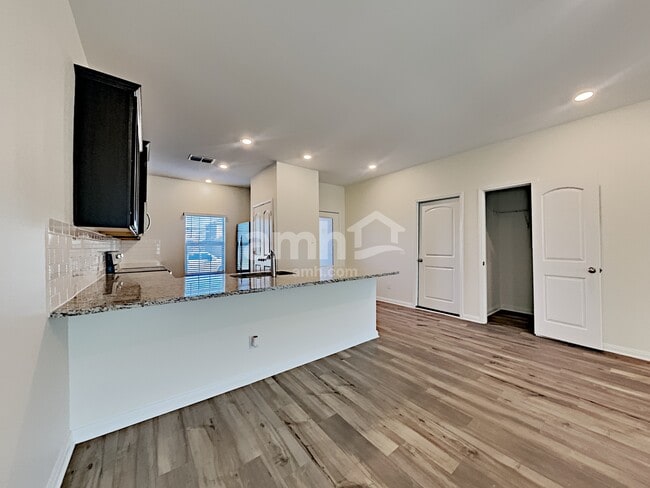 Building Photo - 216 Foster Ln