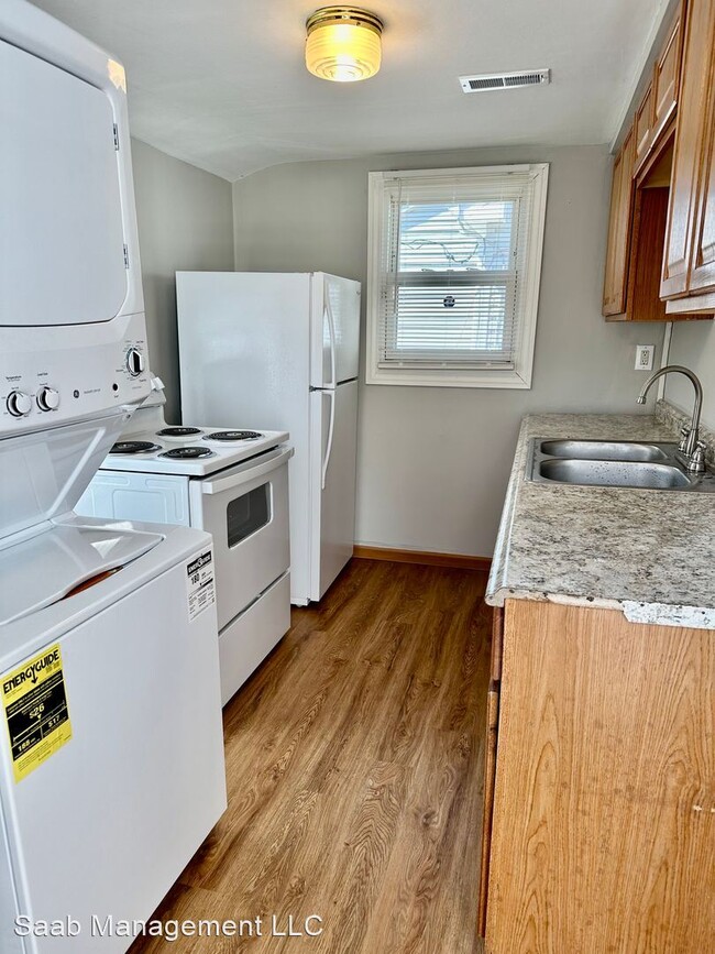 Building Photo - 2 br, 1 bath House - 608 E ELZA Ave
