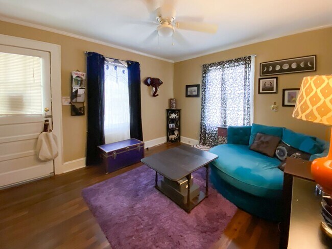 Foto del edificio - Adorable two-bedroom house on Stinson. Wal...