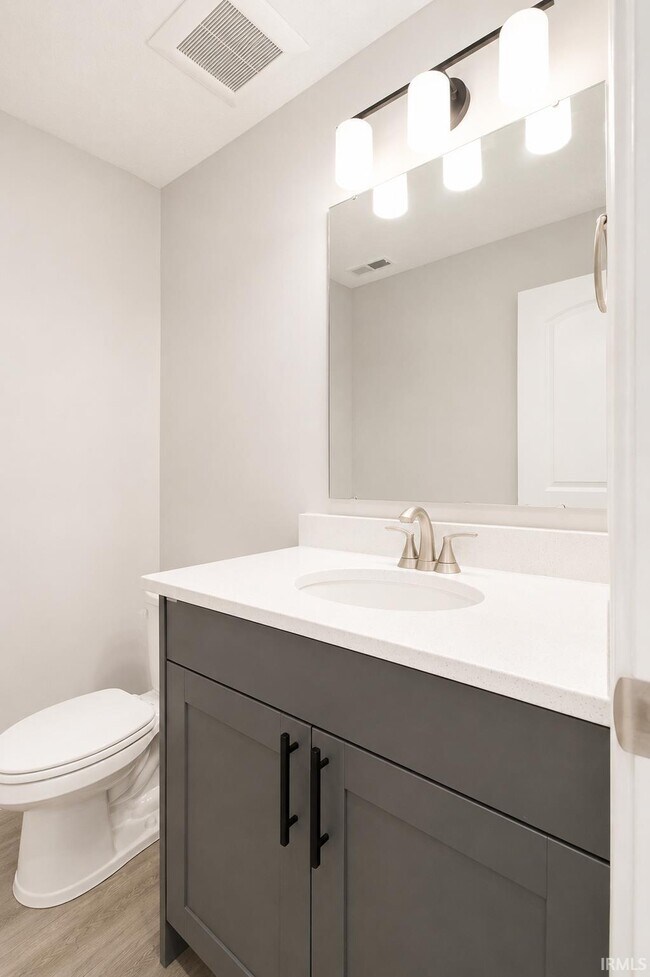Building Photo - 3561 Canal Square Dr