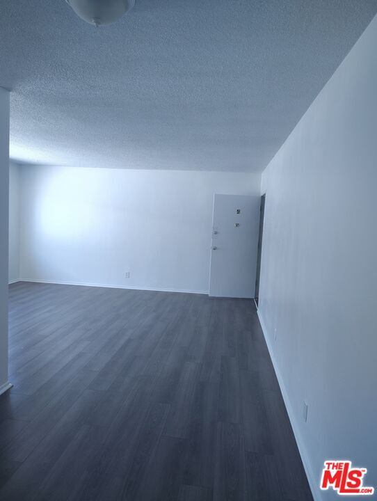 Foto del edificio - 2630 S La Salle Ave