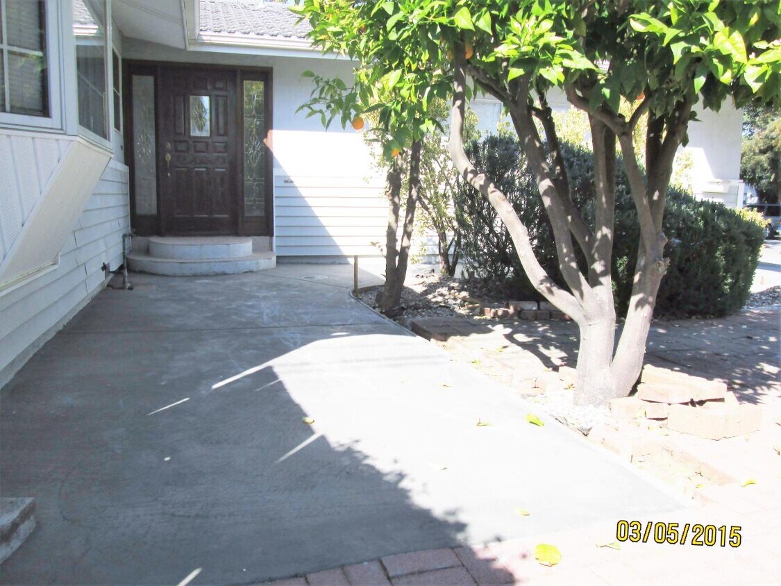 Front Door - 725 Henrietta Ave