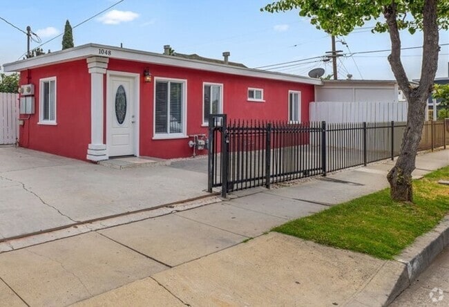 Building Photo - 1048 S Record Ave