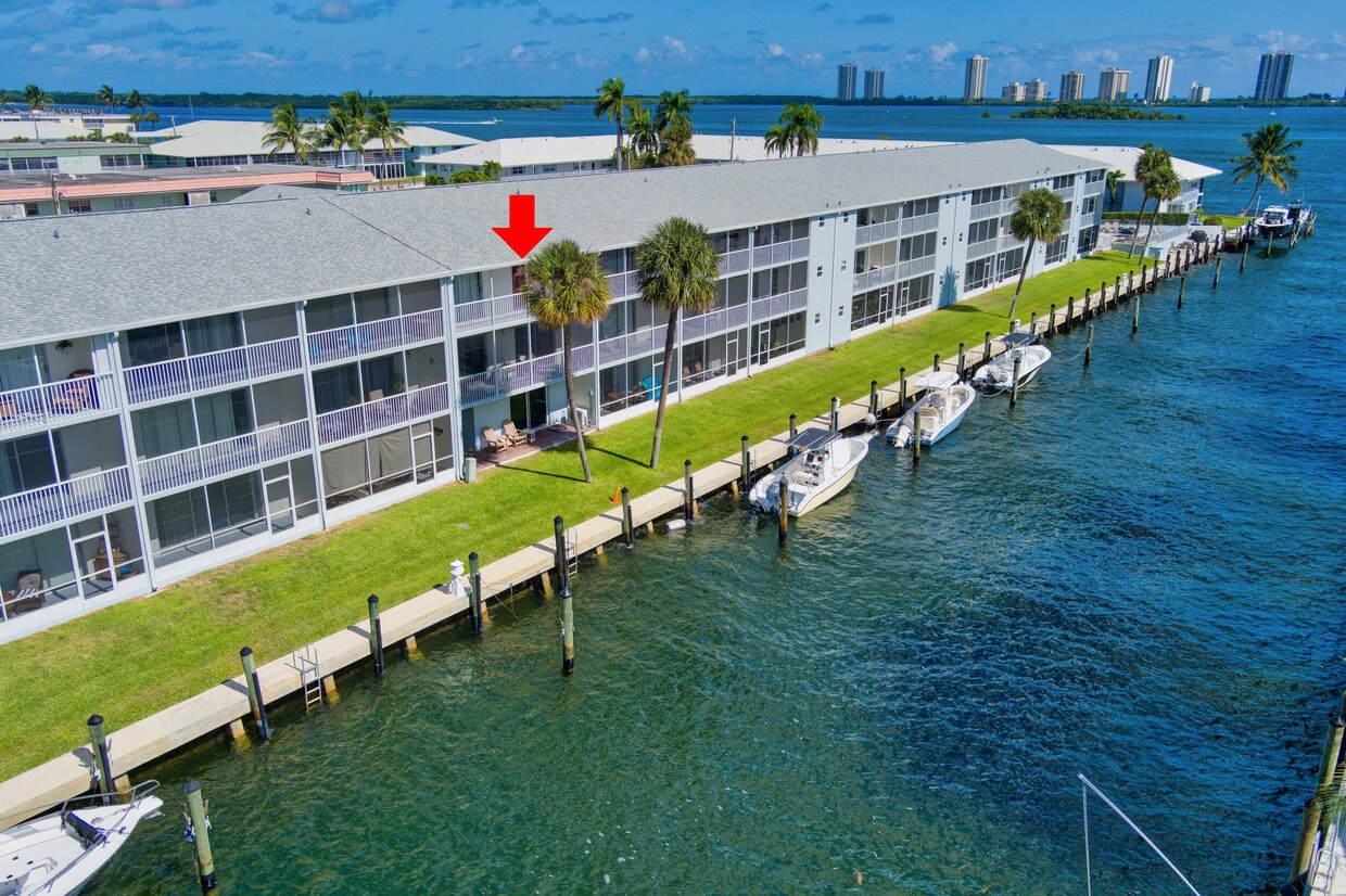 120 Lehane Terrace Unit 310, North Palm Beach, FL 33408 Condo for