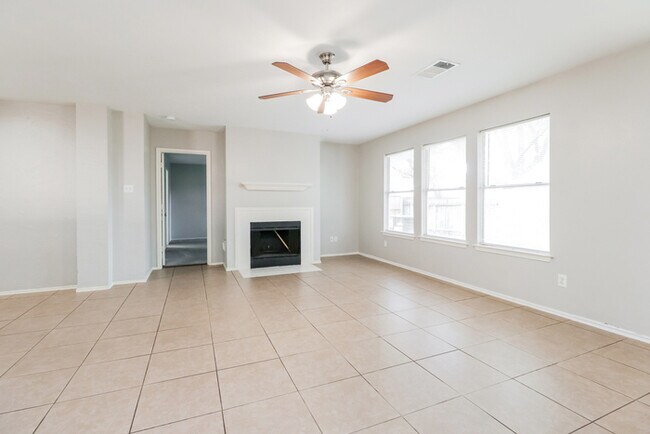 Foto del edificio - 3723 Nutwood Ln