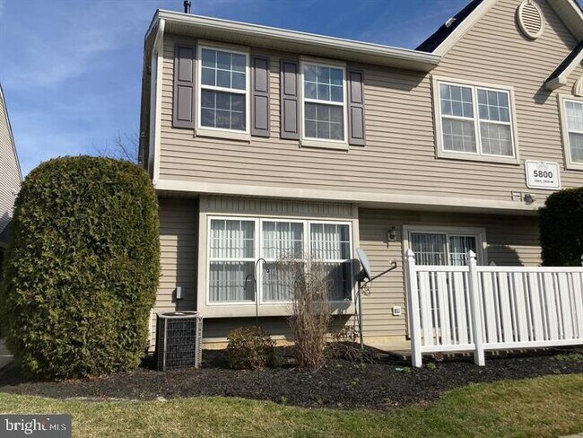 Foto del edificio - 5803 Coventry Way