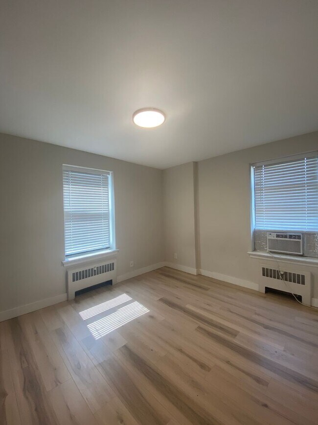 Foto del edificio - Beautiful 3Bed/1Bath in the Grove