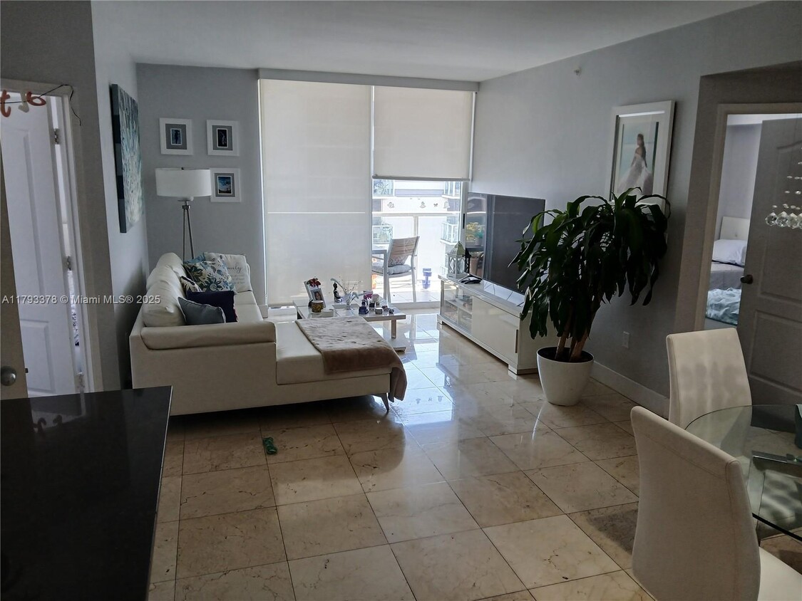 Foto principal - 5085 NW 7th St