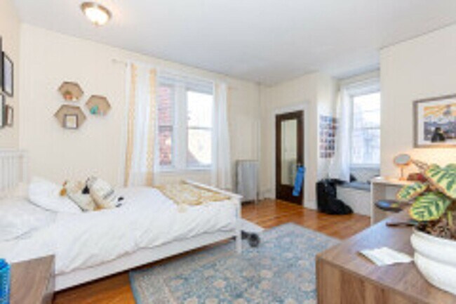 Building Photo - HOT BROOKLINE LISTING!!!