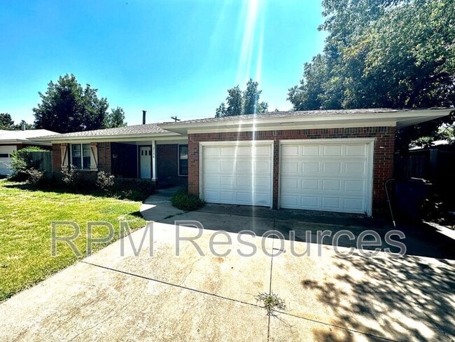 Photo - 2136 Carlton Way House