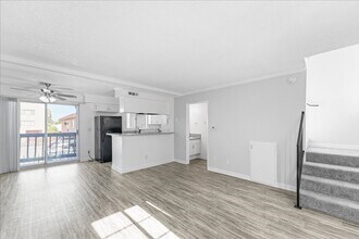 Building Photo - 18547 Saticoy St