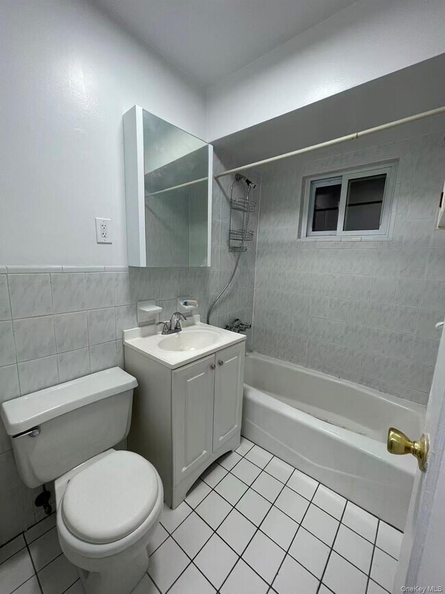 Foto del edificio - 198-01 56th Ave