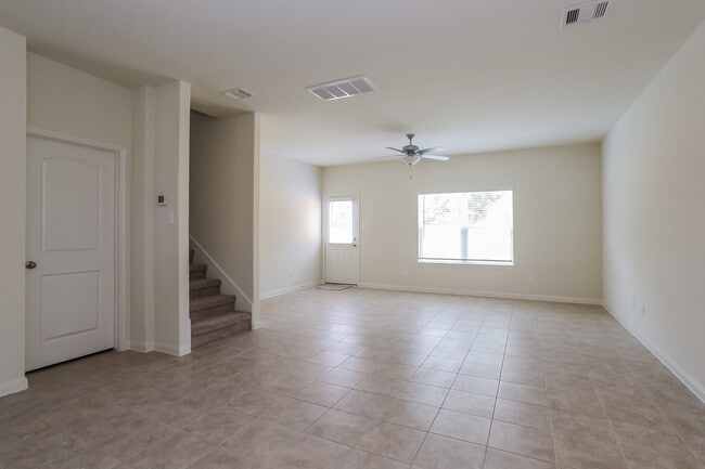 Building Photo - 27008 Leonardo Dr