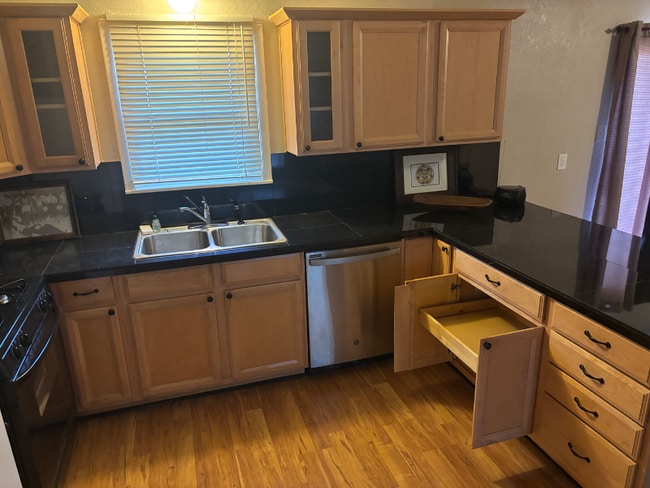 Building Photo - 1506 Fairfield Dr