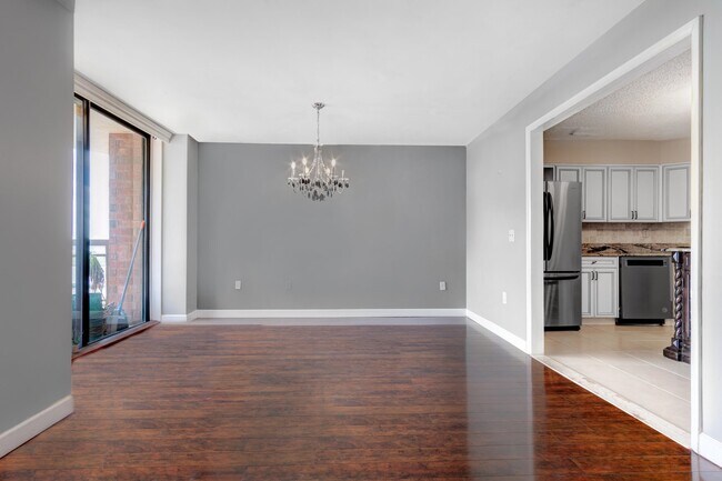 Building Photo - 1328 Harmon Cove Tower