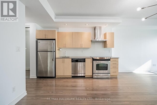 Building Photo - 165 Legion Rd N