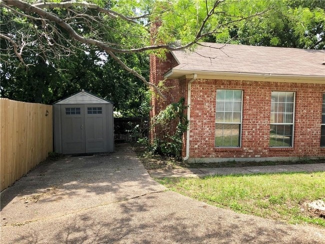 Building Photo - 455 Strata Dr