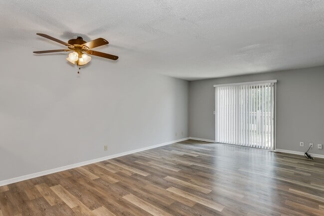 Building Photo - 8719 Lakeland Cir