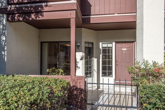 Building Photo - 461 Costa Mesa Ter