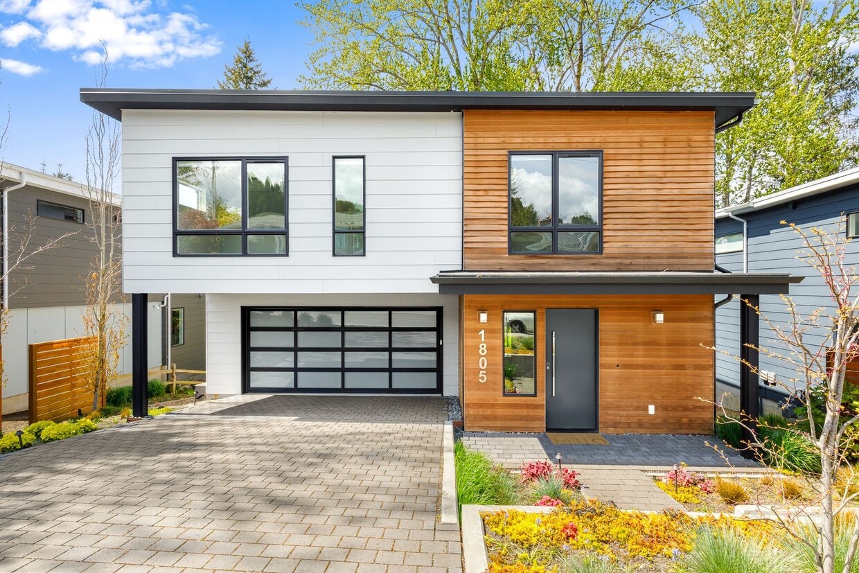 Luxury Meets Chic 4 Bedroom East of Market House for Rent in