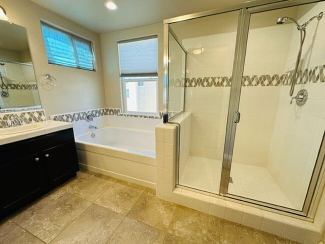 Building Photo - $2,295 Fowler & Belmont, 3 Bed - E. Peruna Way, Fresno - Gated Community & Pool