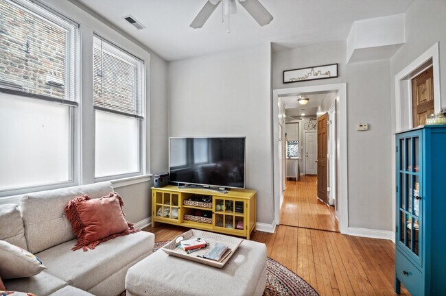 Foto del edificio - 2541 W Carmen Ave