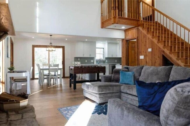 Foto del edificio - 547 Tall Pines Dr
