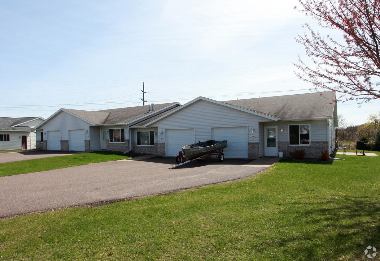 14351441 Grissom Dr, Eau Claire, WI 54703 Apartments in Eau Claire