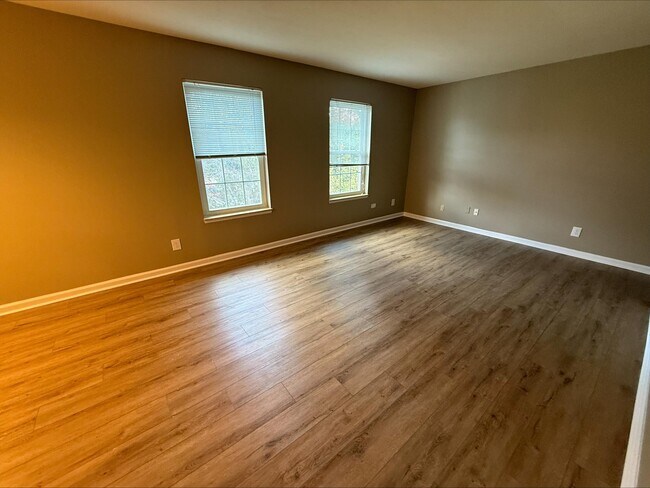 612 Breckenridge #3 Living Room - Plymouth Village Apartments