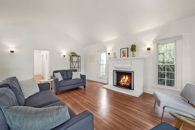 Building Photo - 129 S La Jolla Ave