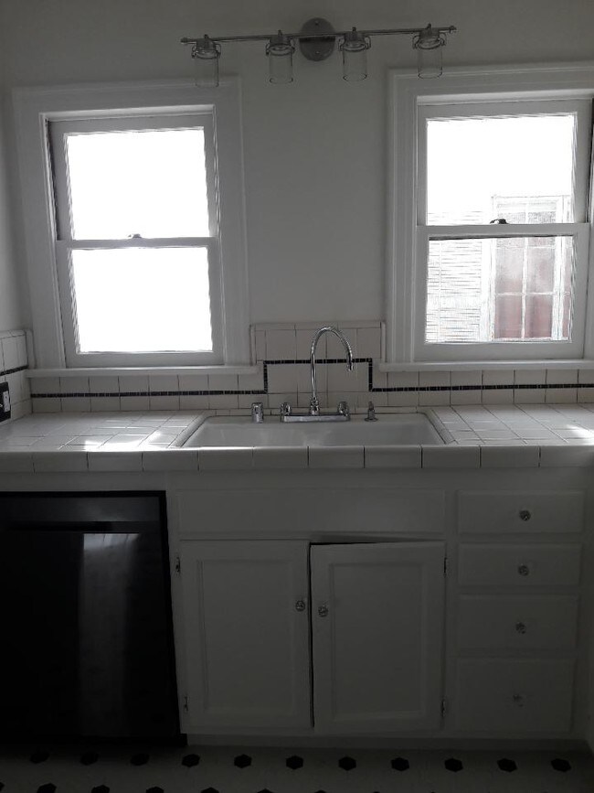 Kitchen with Dishwasher - 216 Park Ave