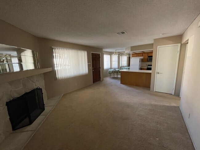 Foto del edificio - 1st floor condo - Near parks & Summerlin pkwy
