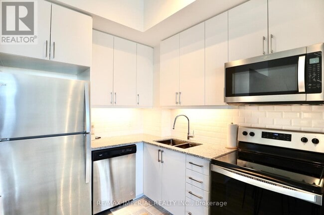 Photo du bâtiment - 3220-3220 Sheppard Ave E